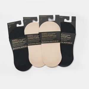 BANANA REPUBLIC 4 Pair of Women's Seamless Mini Socks Black/Beige OSFA